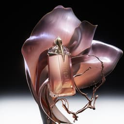 Hybrid Flower Design For A Perfume Brand  cover image
