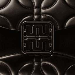 A Refined Symbol And Expressive System For An Icon Of Plastic Fashion cover image